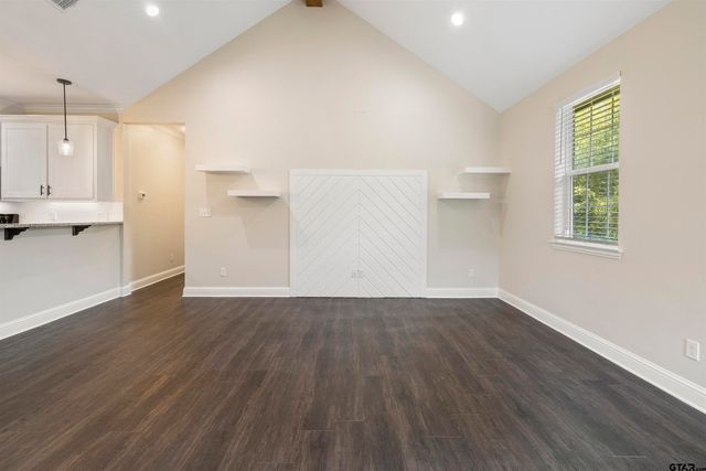 9710 W Lakeshore Dr, Tyler, TX 75709