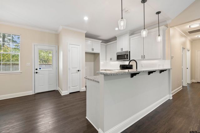 9710 W Lakeshore Dr, Tyler, TX 75709