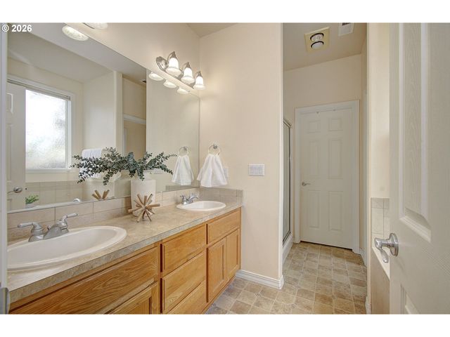 403 Nw 104TH Cir, Vancouver, WA 98685