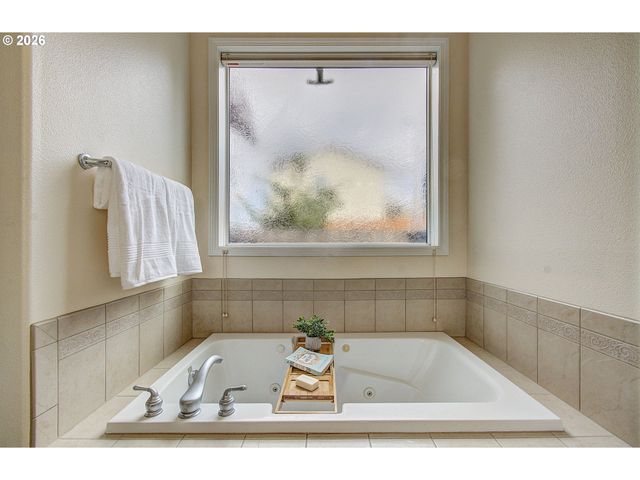 403 Nw 104TH Cir, Vancouver, WA 98685