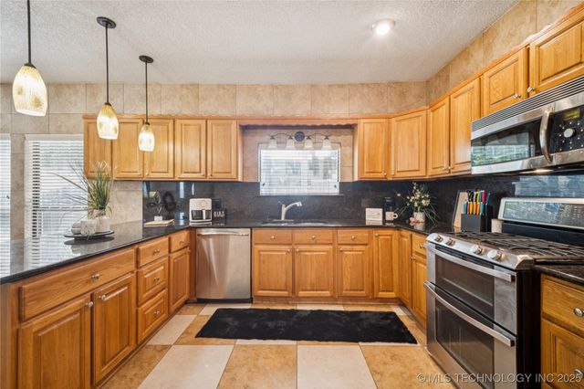 6226 E 98th Street, Tulsa, OK 74137