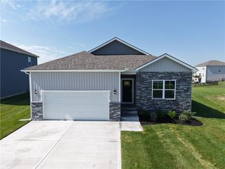 21808 Lucca Lane, Peculiar, MO 64078