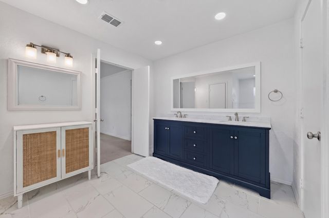 12 Meadowlake Drive, Heath, TX 75032