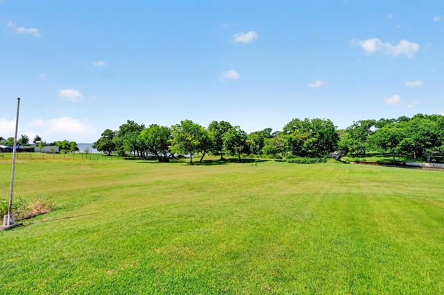 12 Meadowlake Drive, Heath, TX 75032