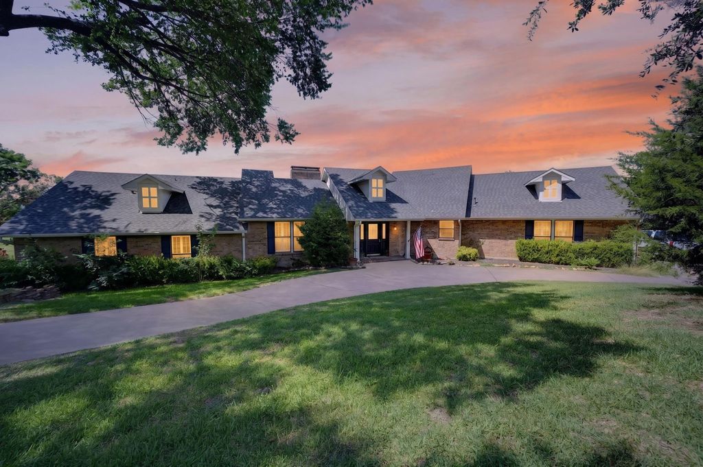 12 Meadowlake Drive, Heath, TX 75032