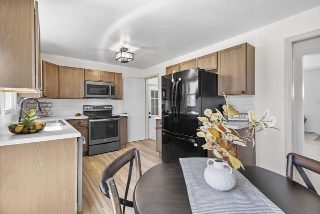 1106 N DREW STREET, Appleton, WI 54911