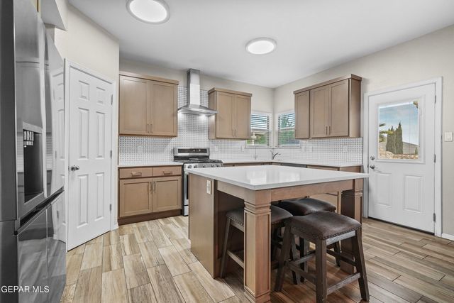 433 CLAIBORNE Street, Horizon City, TX 79928