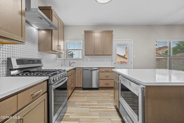 433 CLAIBORNE Street, Horizon City, TX 79928