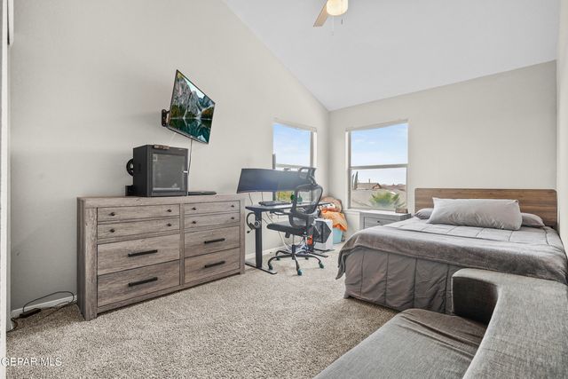 433 CLAIBORNE Street, Horizon City, TX 79928