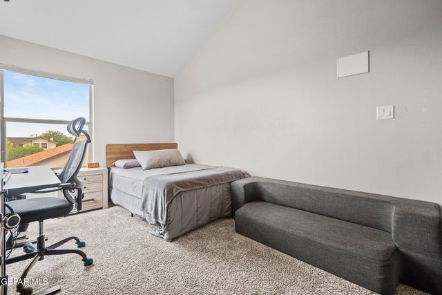 433 CLAIBORNE Street, Horizon City, TX 79928