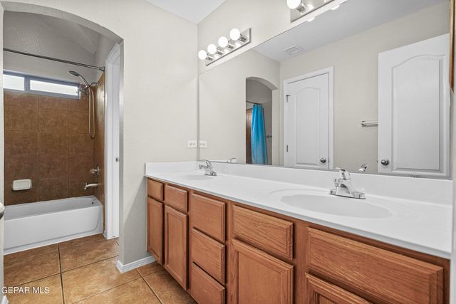 433 CLAIBORNE Street, Horizon City, TX 79928