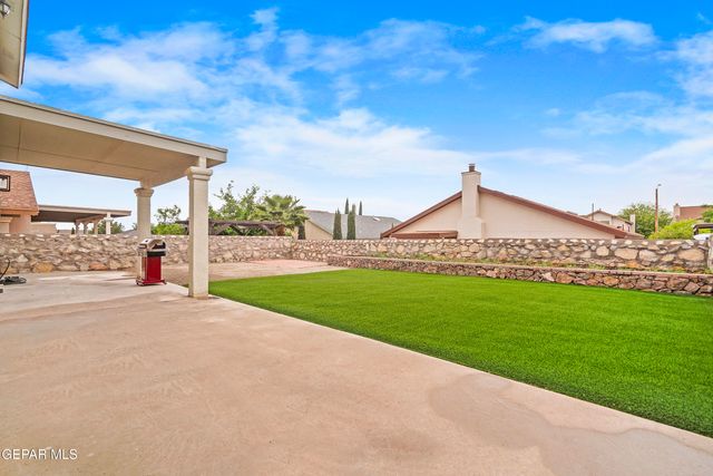 433 CLAIBORNE Street, Horizon City, TX 79928