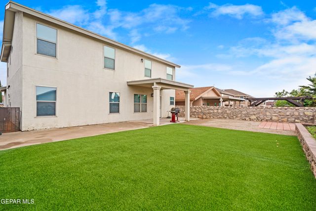 433 CLAIBORNE Street, Horizon City, TX 79928