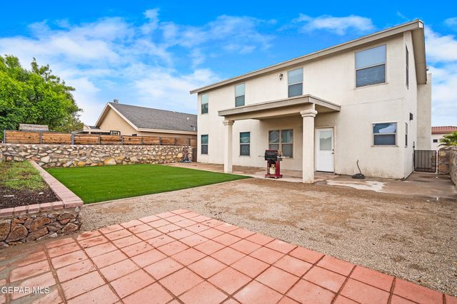 433 CLAIBORNE Street, Horizon City, TX 79928