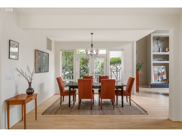 3016 Se BERKELEY Pl, Portland, OR 97202