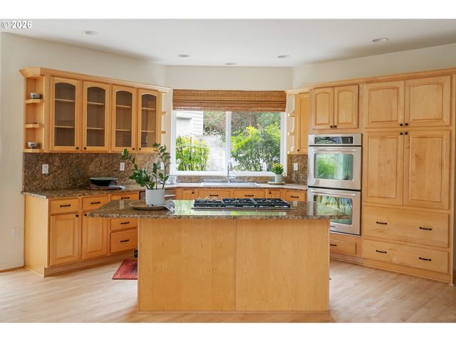 3016 Se BERKELEY Pl, Portland, OR 97202