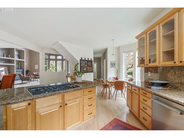 3016 Se BERKELEY Pl, Portland, OR 97202