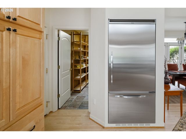 3016 Se BERKELEY Pl, Portland, OR 97202