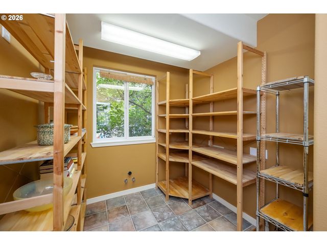 3016 Se BERKELEY Pl, Portland, OR 97202