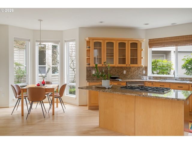 3016 Se BERKELEY Pl, Portland, OR 97202