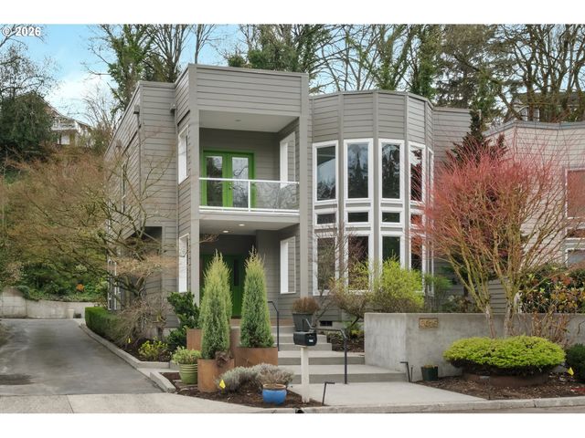 3016 Se BERKELEY Pl, Portland, OR 97202