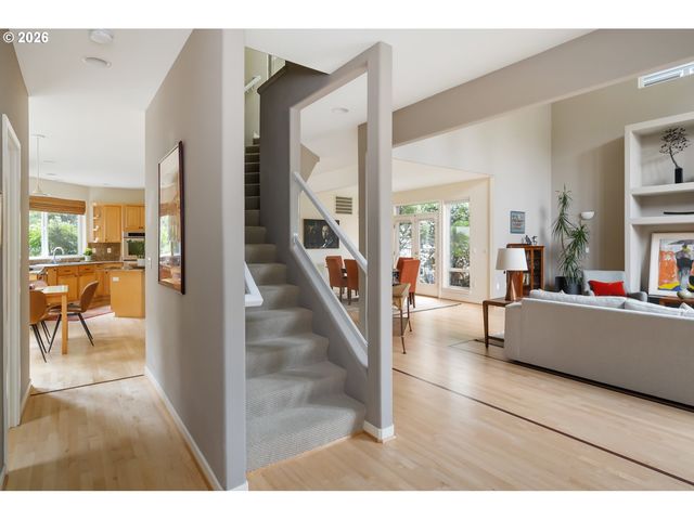 3016 Se BERKELEY Pl, Portland, OR 97202