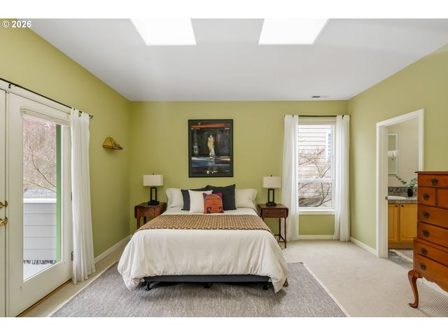 3016 Se BERKELEY Pl, Portland, OR 97202