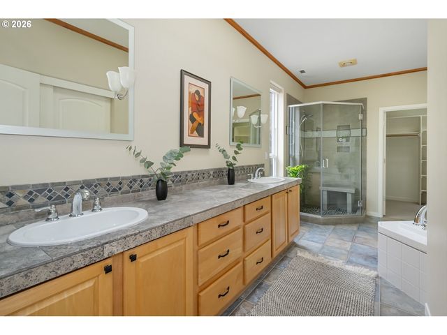 3016 Se BERKELEY Pl, Portland, OR 97202