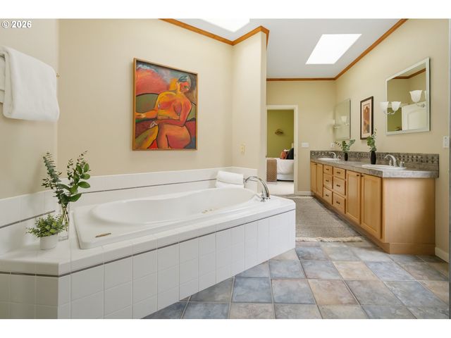 3016 Se BERKELEY Pl, Portland, OR 97202