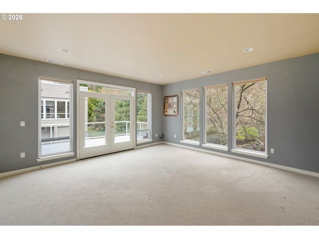 3016 Se BERKELEY Pl, Portland, OR 97202