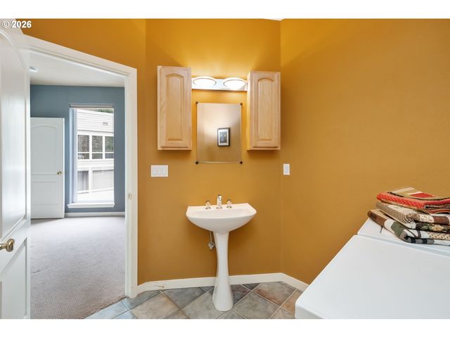 3016 Se BERKELEY Pl, Portland, OR 97202