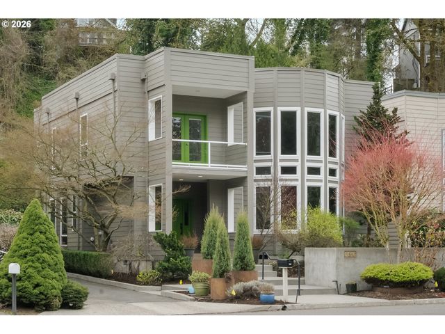 3016 Se BERKELEY Pl, Portland, OR 97202