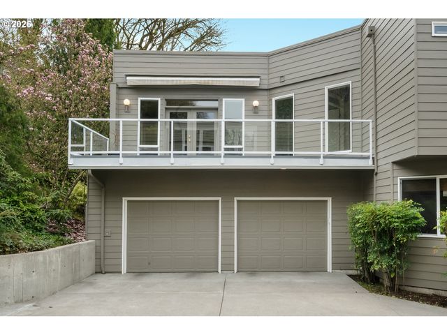 3016 Se BERKELEY Pl, Portland, OR 97202