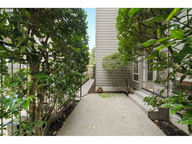 3016 Se BERKELEY Pl, Portland, OR 97202