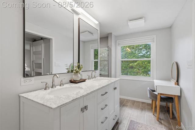 105 Highlake Avenue, Ann Arbor, MI 48103
