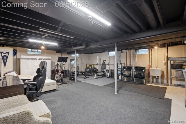 105 Highlake Avenue, Ann Arbor, MI 48103