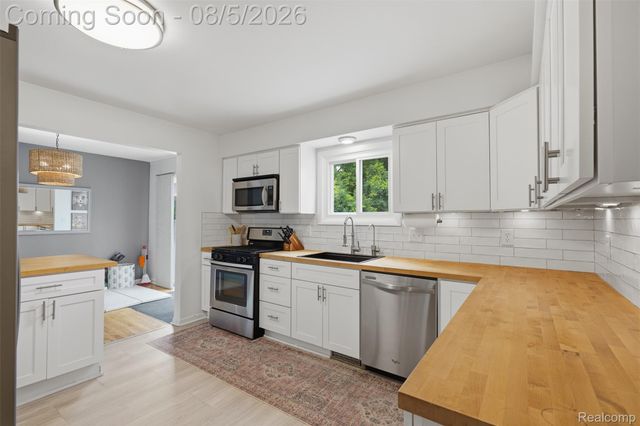 105 Highlake Avenue, Ann Arbor, MI 48103