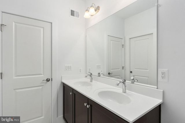 8454 BEGONIA LN, Lorton, VA 22079