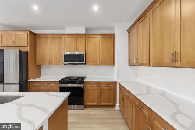 8454 BEGONIA LN, Lorton, VA 22079