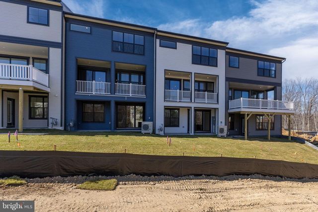 8454 BEGONIA LN, Lorton, VA 22079