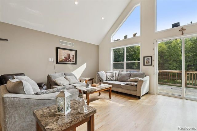 441 W Dryden Road, Metamora, MI 48455