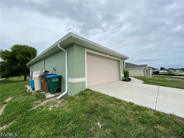 306 NE 14th TER, Cape Coral, FL 33909