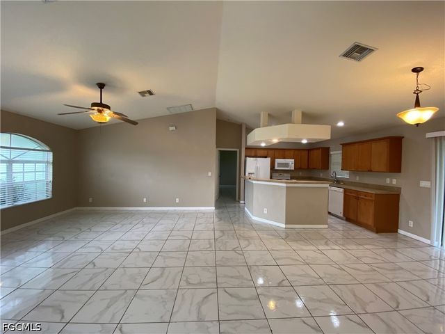 306 NE 14th TER, Cape Coral, FL 33909