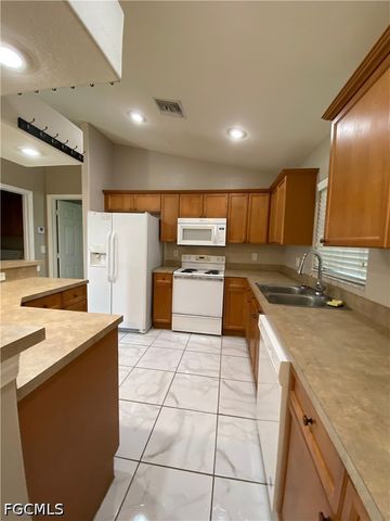 306 NE 14th TER, Cape Coral, FL 33909