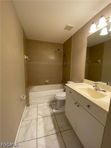 306 NE 14th TER, Cape Coral, FL 33909