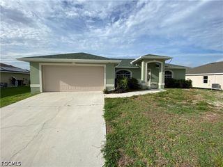 306 NE 14th TER, Cape Coral, FL 33909