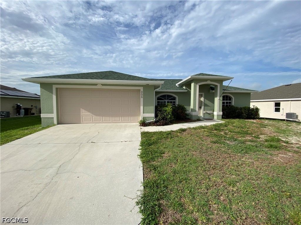 306 NE 14th TER, Cape Coral, FL 33909