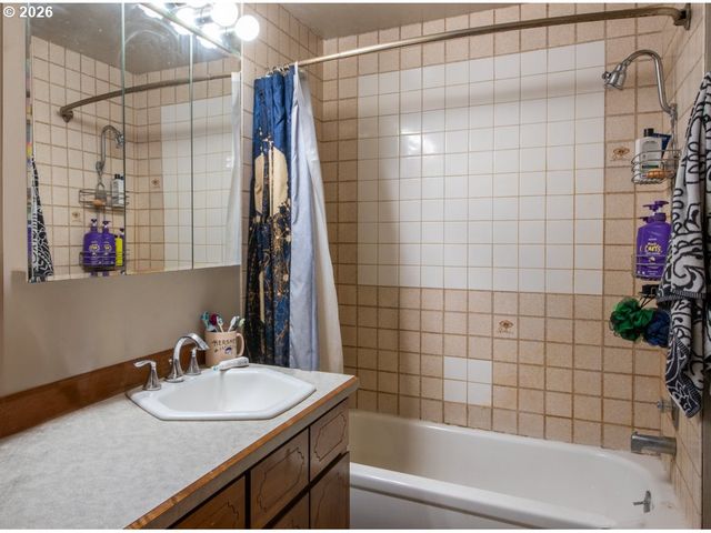 32781 E PEARL St, Eugene, OR 97408