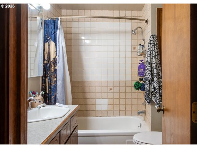 32781 E PEARL St, Eugene, OR 97408