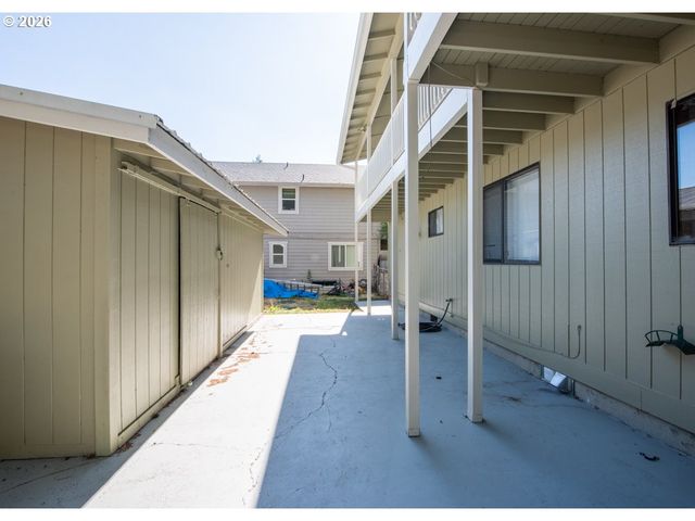 32781 E PEARL St, Eugene, OR 97408